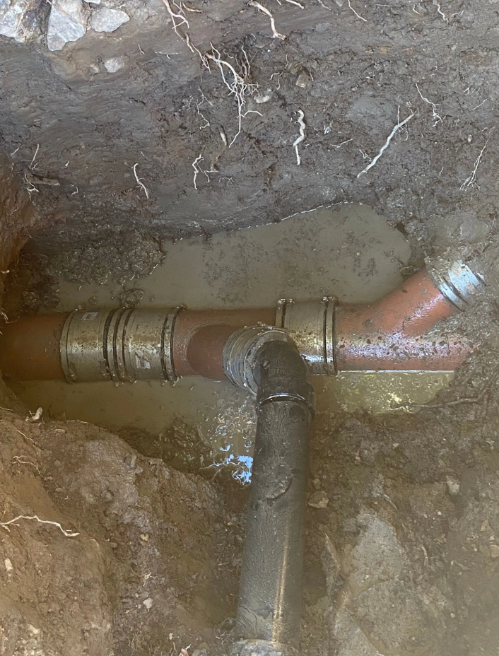 sewer line installation pipes 
