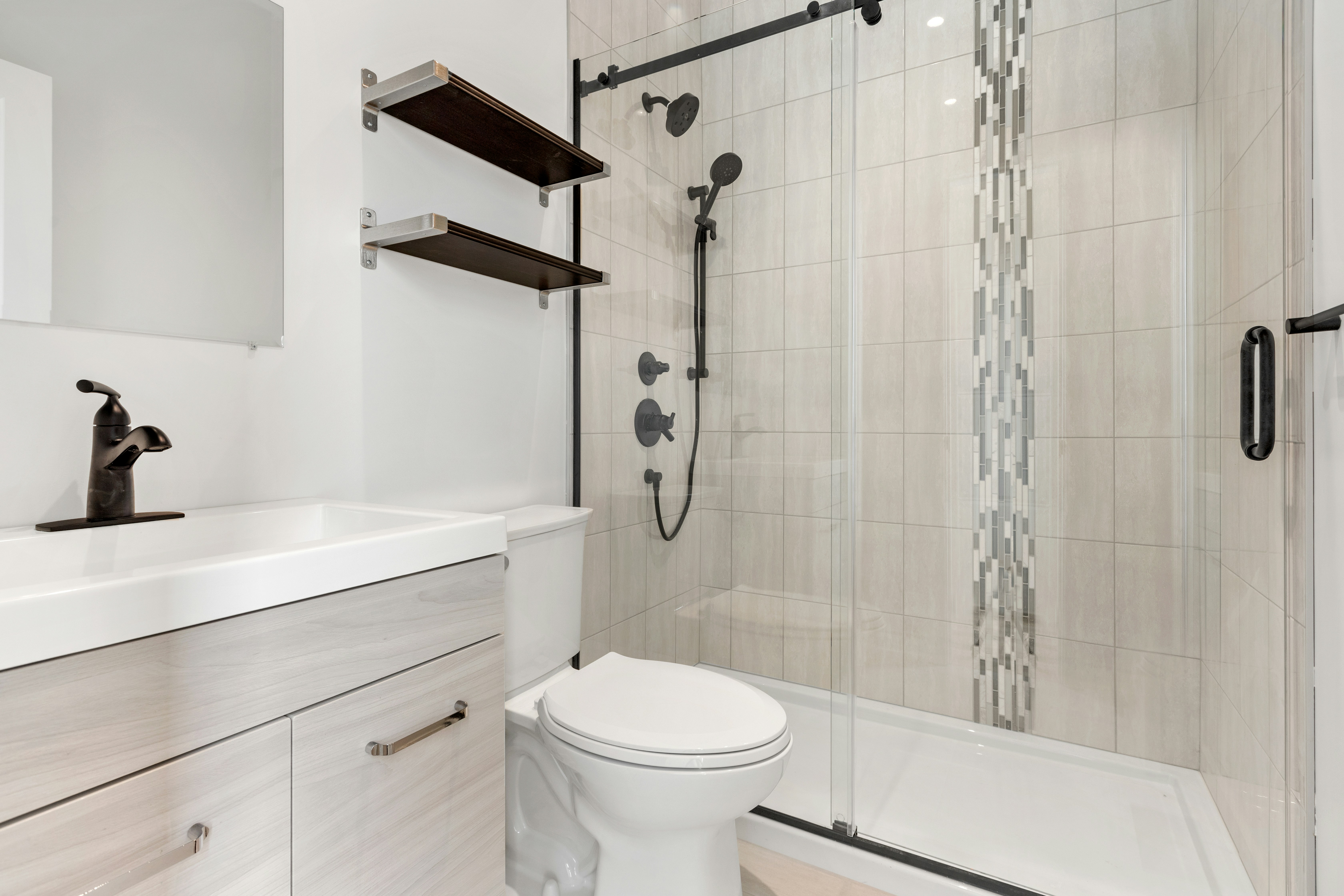 toilet plumber fix and repair faucet and bathroom
